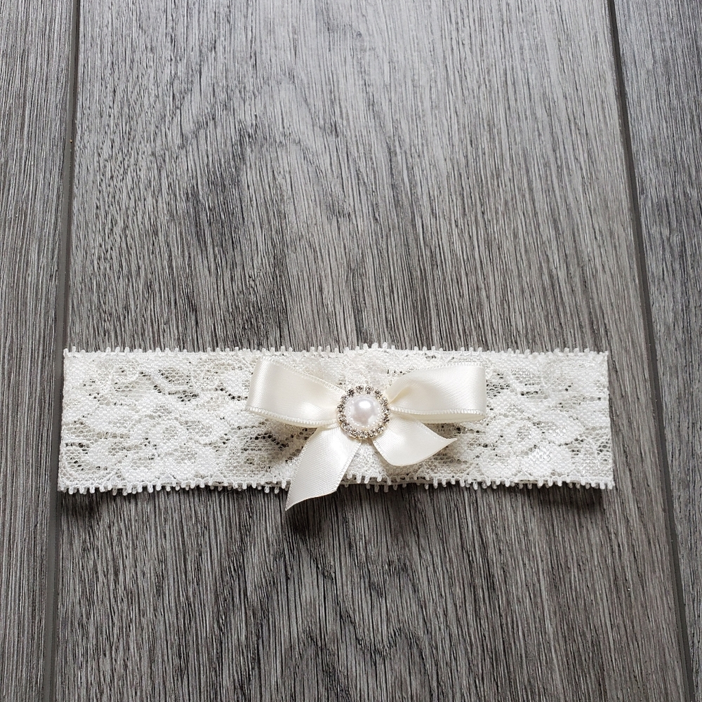 Ivory lace garter